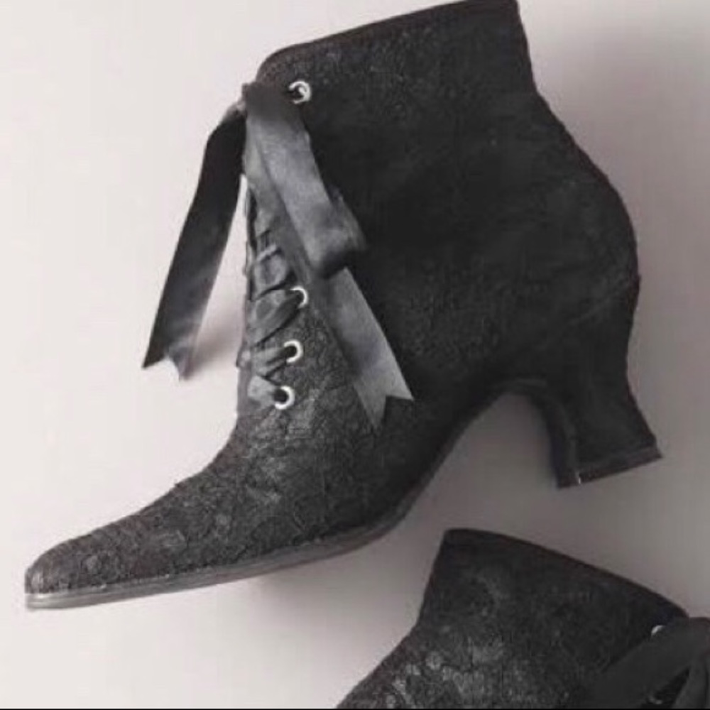 Chasing fireflies girls lace  boots.